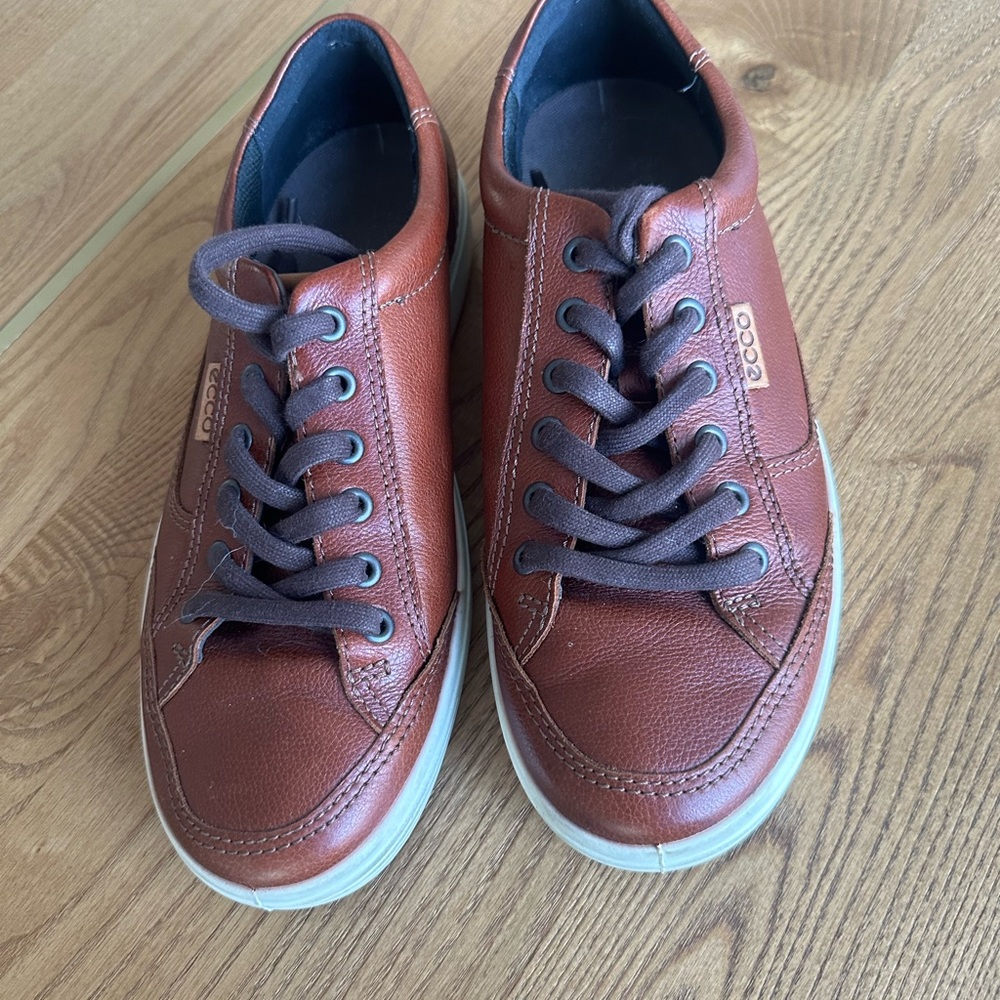 ECCO Women’s Brown Leather Sneakers Size 9